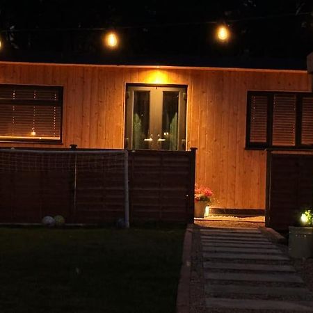 Cozy Cabin With Modern Comforts Wootton  エクステリア 写真