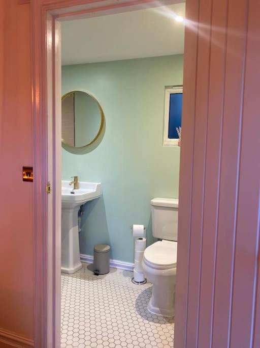 Cozy Cabin With Modern Comforts Wootton  エクステリア 写真